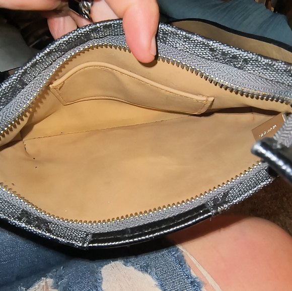 Michael Kors Belt Bag. - Picture 4 of 5